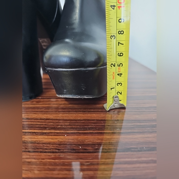 Gucci Black Leather Ankle Boots 38.5 - Picture 12 of 13